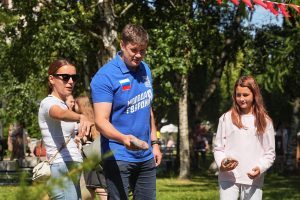 ANO-Media-DOM-_Boris_Gurevich-Semejnyj-festival-v-skvere-na-bulvare-Novatorov-Amelin