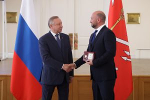 Aleksandr-Beglov-vruchil-nagrady-rabotnikam-stroitelnogo-kompleksa-Peterburga